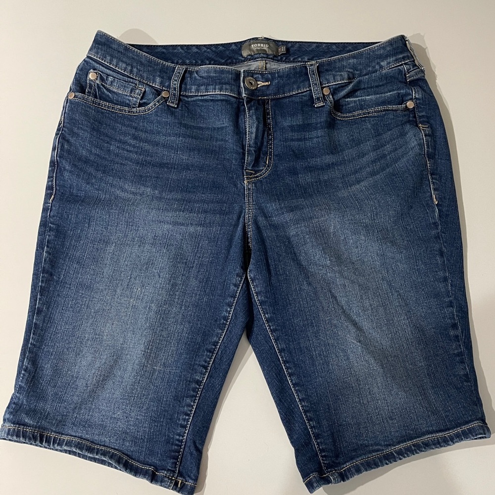 Torrid feel the fit stretch Bermuda denim shorts